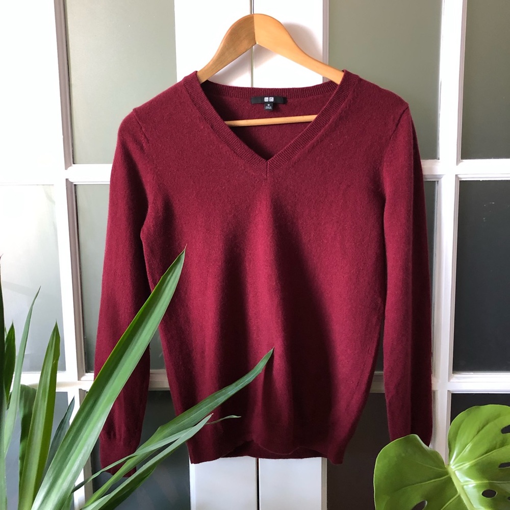 Uniqlo - Cashmere V-neck Sweater